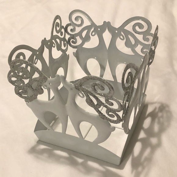 Metal Reindeer Basket (Hollow) - Great for Center Piece - Picture 6 of 6